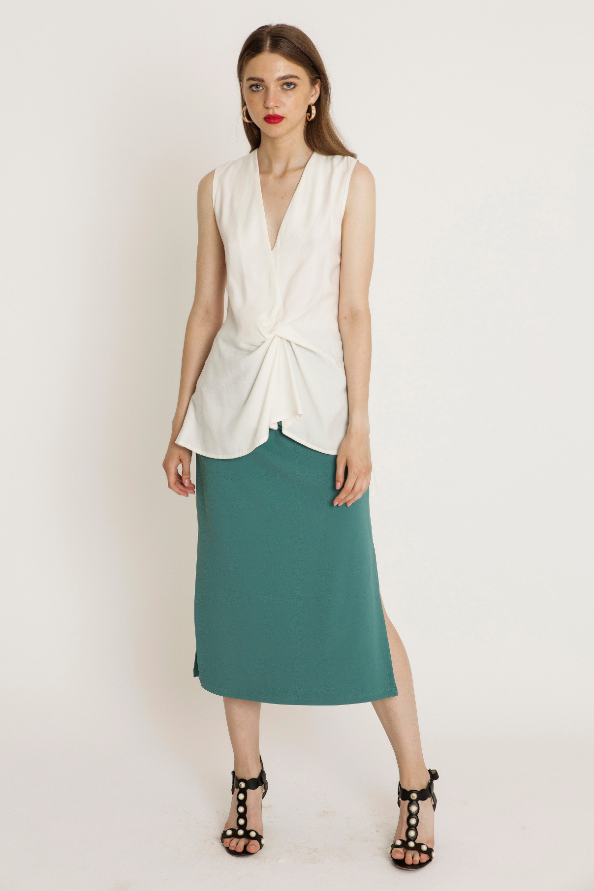 SLEEVELESS GATHERED BODY