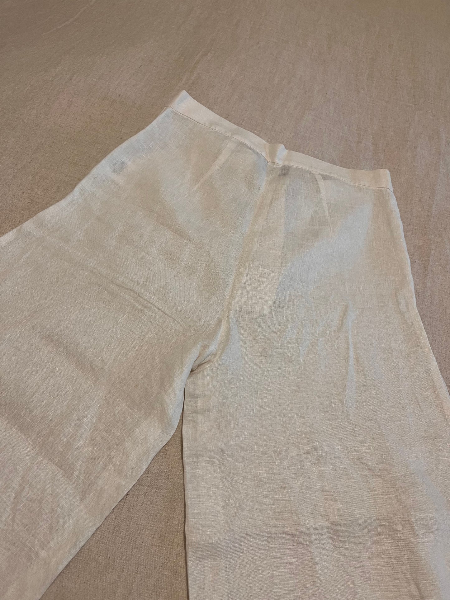 TOTAL LOOK SCALLOPED WHITE THREAD