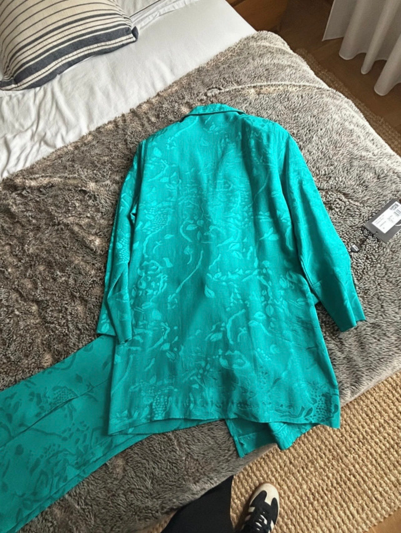 Turquoise icon suit