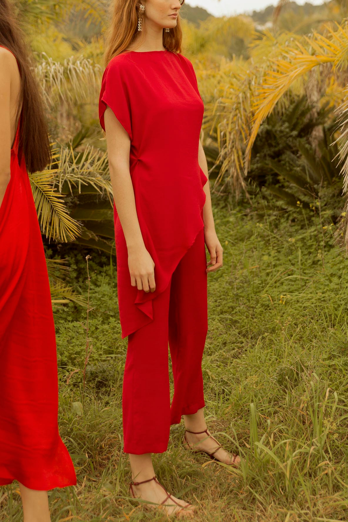 RED SETBON CROP PANTS