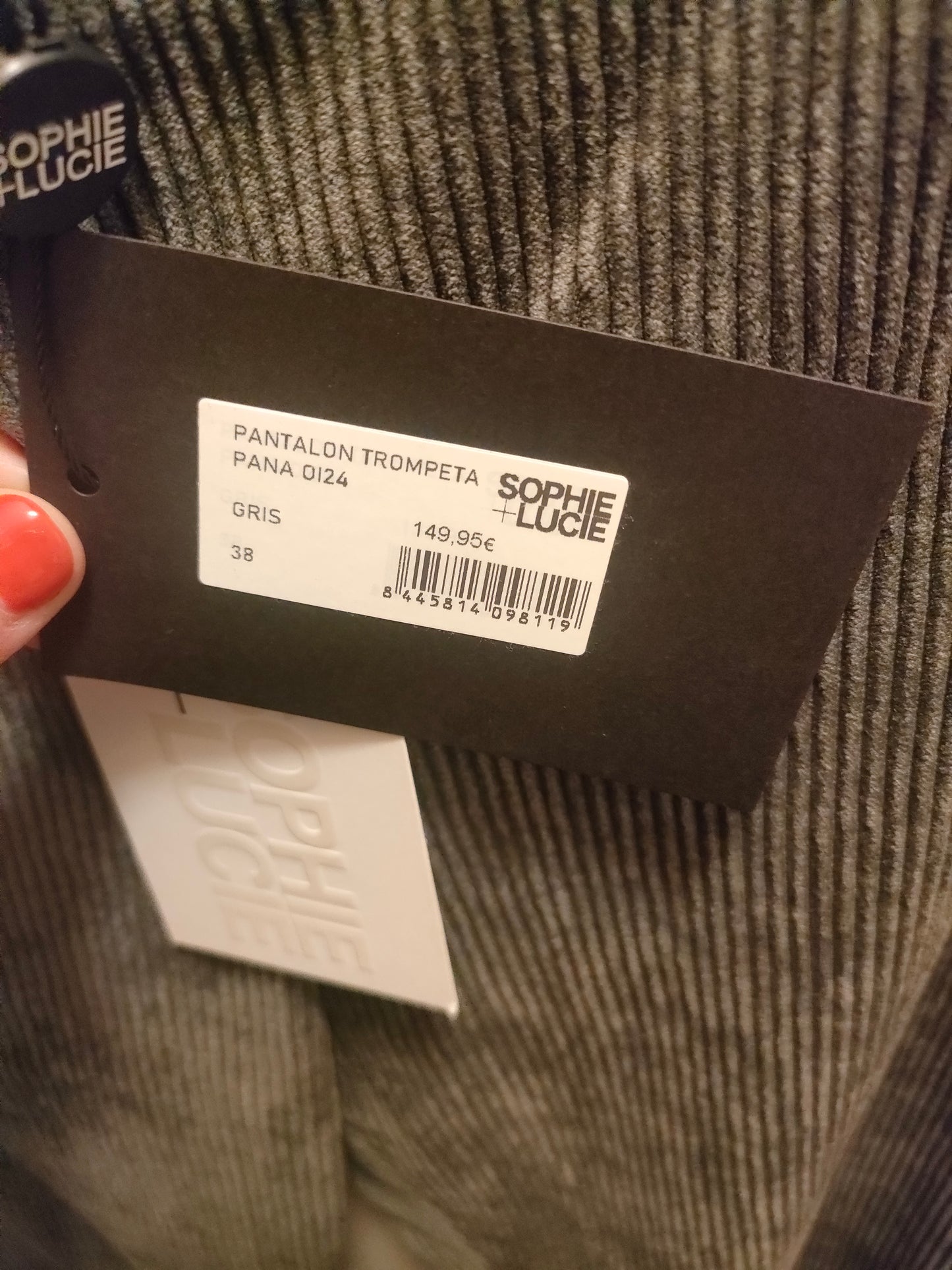 Pantalón pana sin estrenar con etiquetas