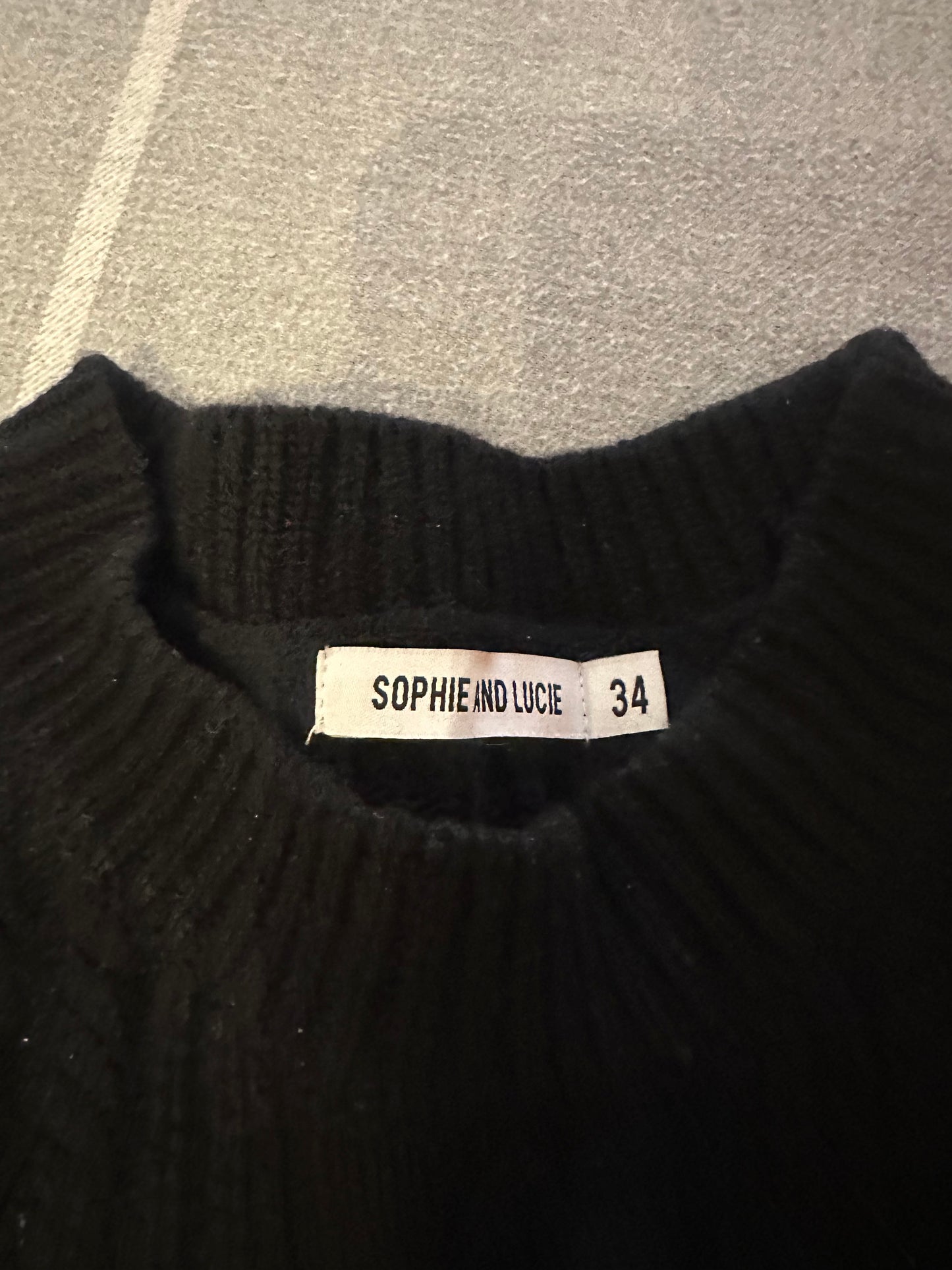 BLACK CASHMERE CABLE KNIT VEST