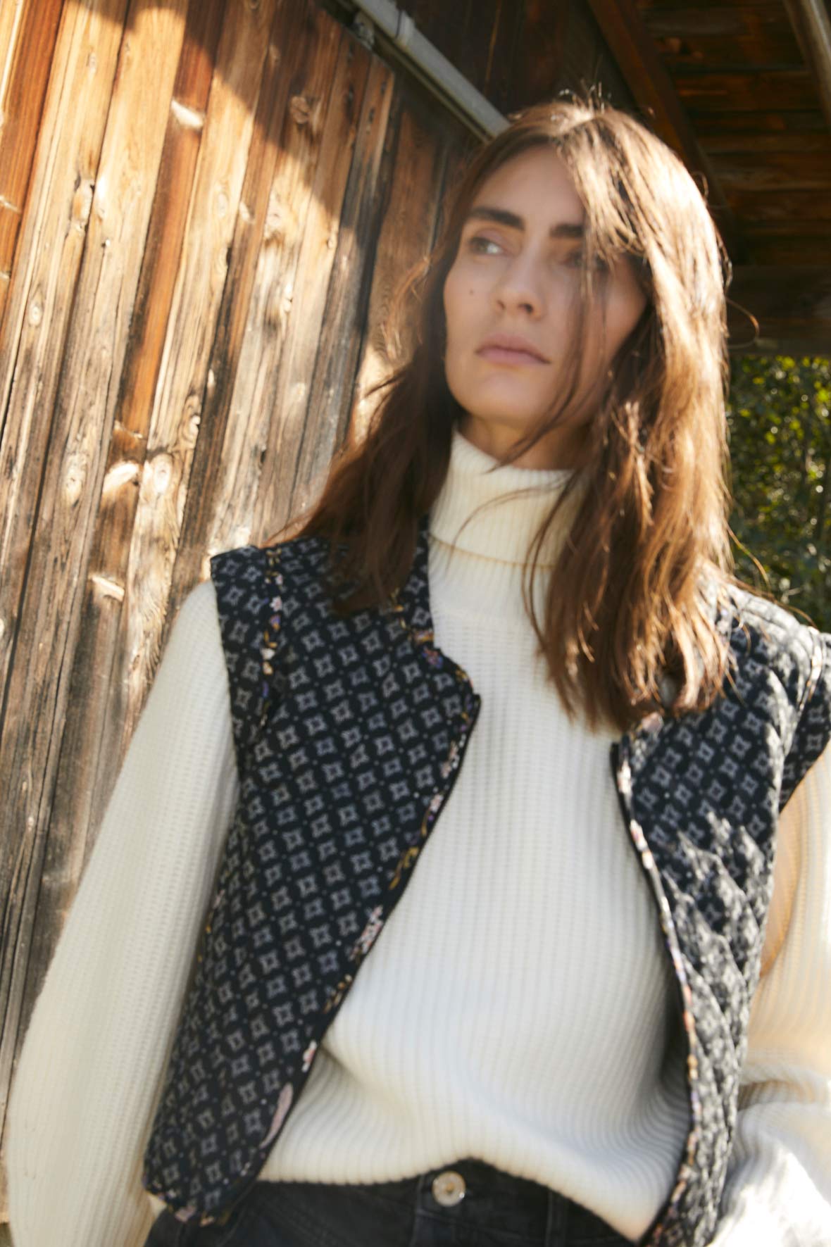 BLACK STAR RIVETE VEST