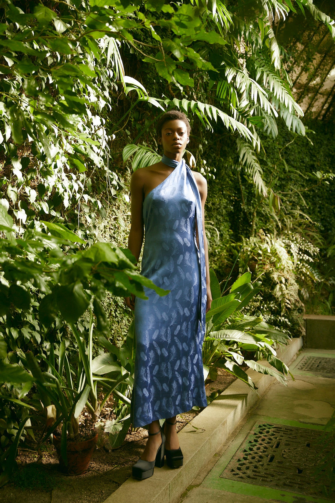 JCQ HALTER DRESS WITH BLUE FEATHERS