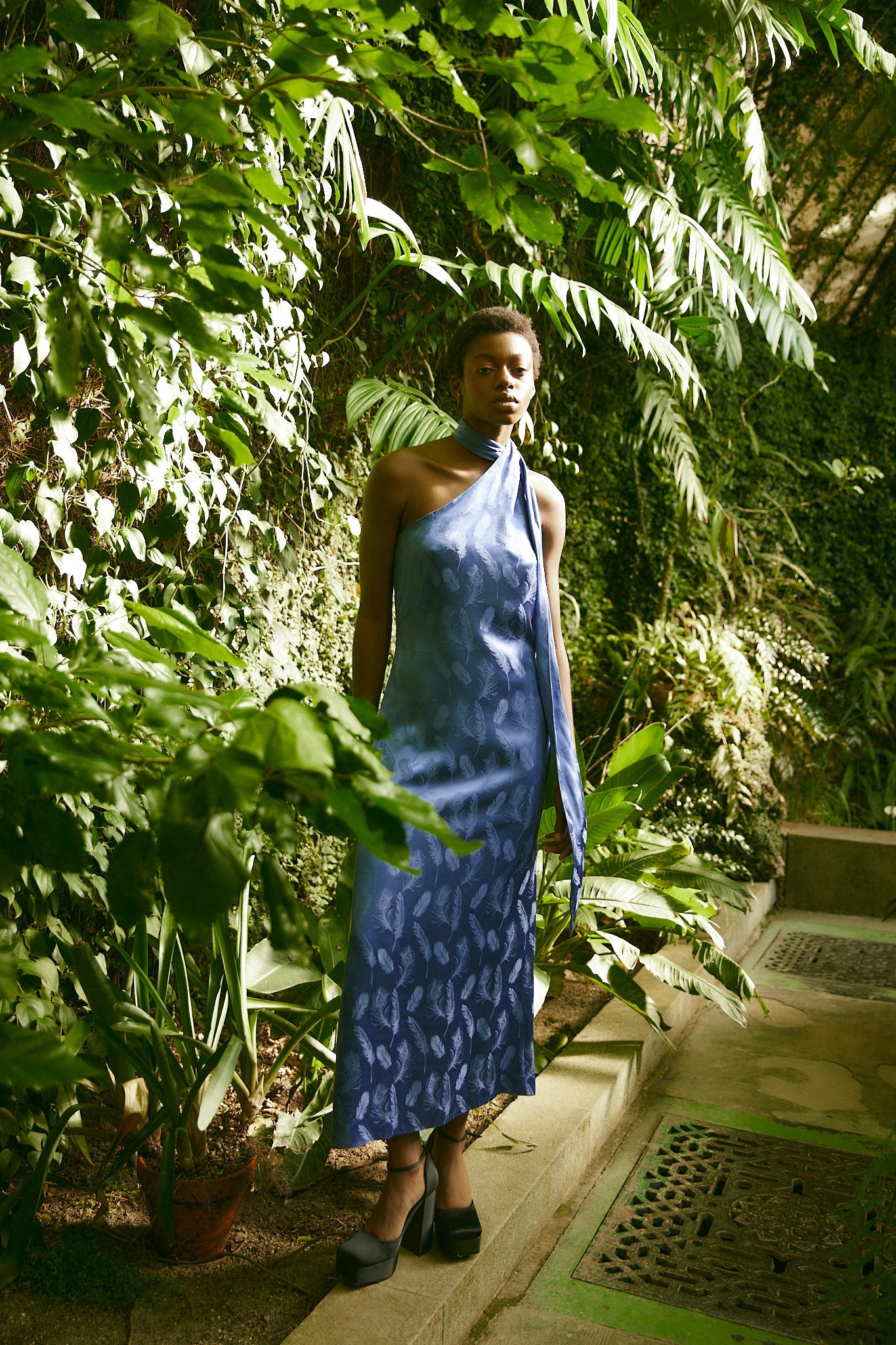JCQ HALTER DRESS WITH BLUE FEATHERS