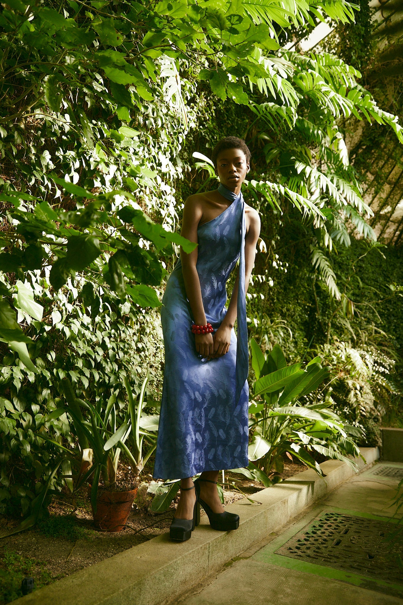 JCQ HALTER DRESS WITH BLUE FEATHERS