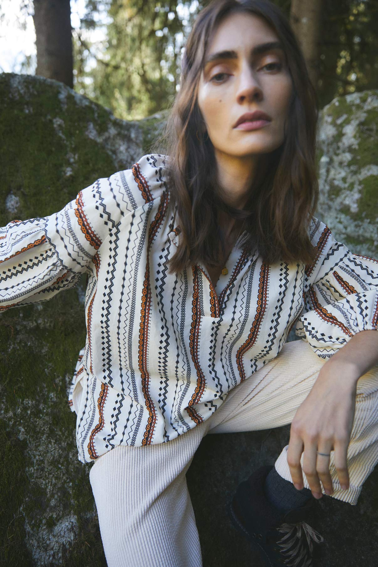 BLACK GEOMETRIC RAW COTTON BLOUSE