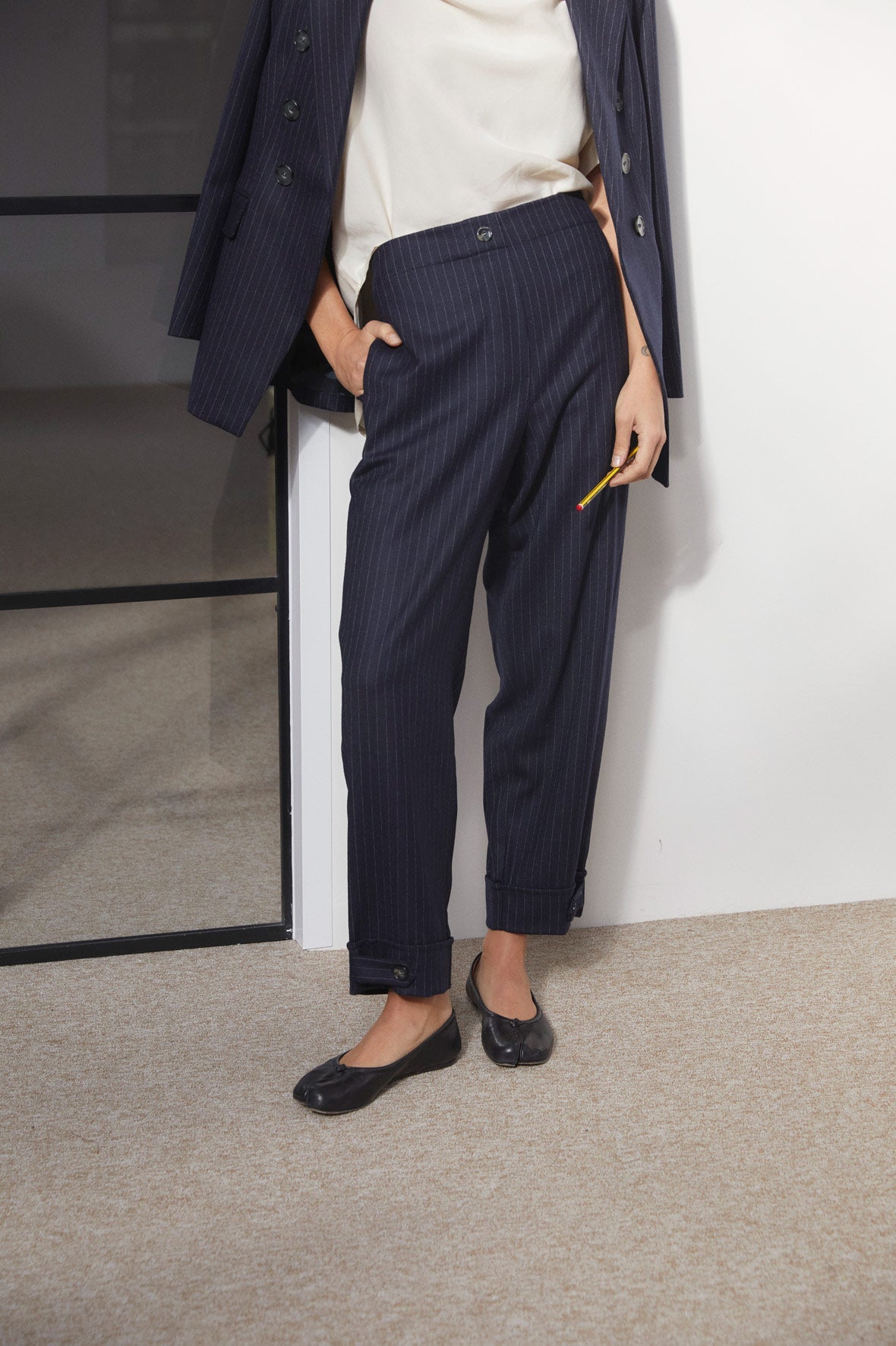 TOTAL LOOK ARIS NAVY PINSTRIPE