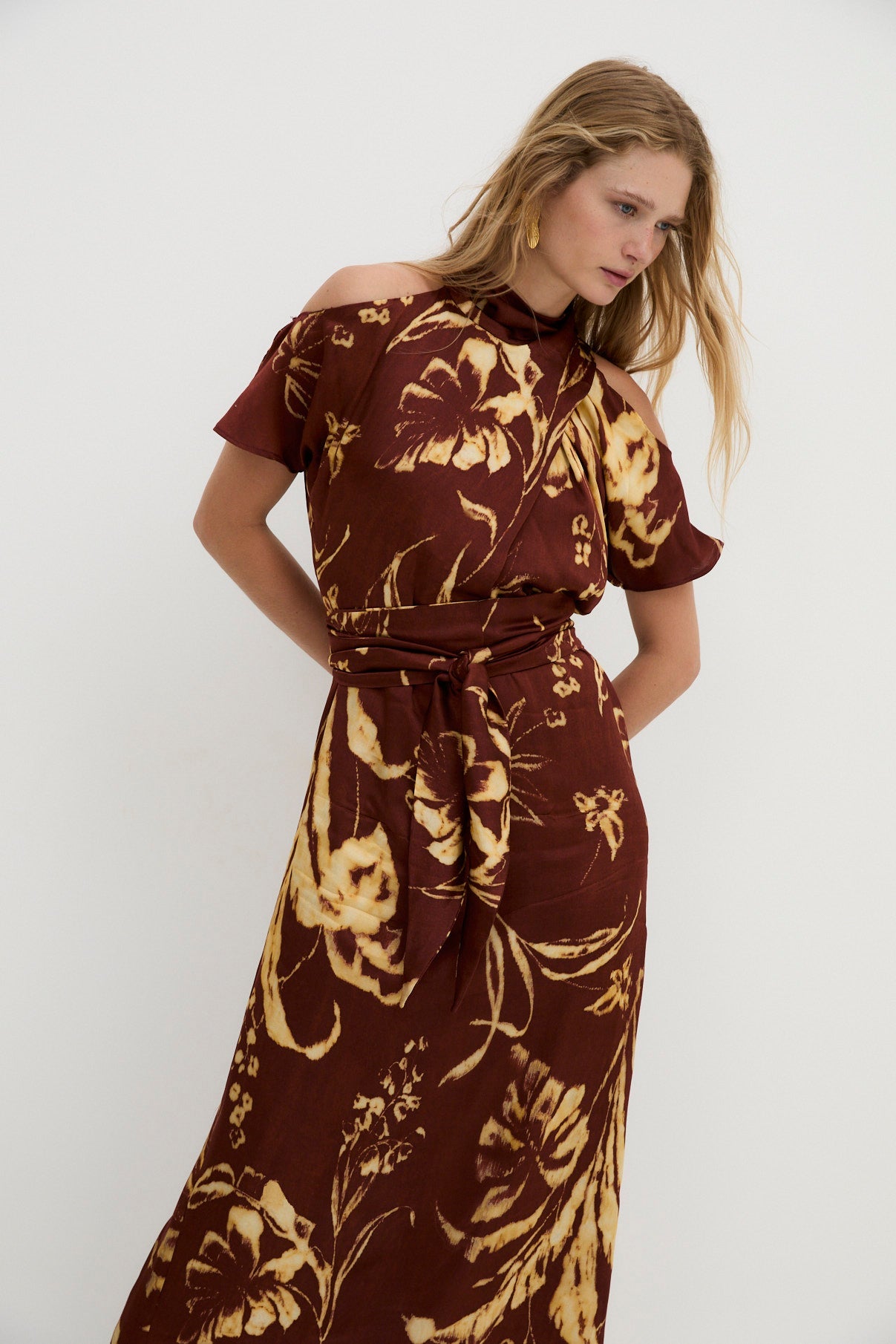 BROWN POSITIONAL SHOULDER DRESS