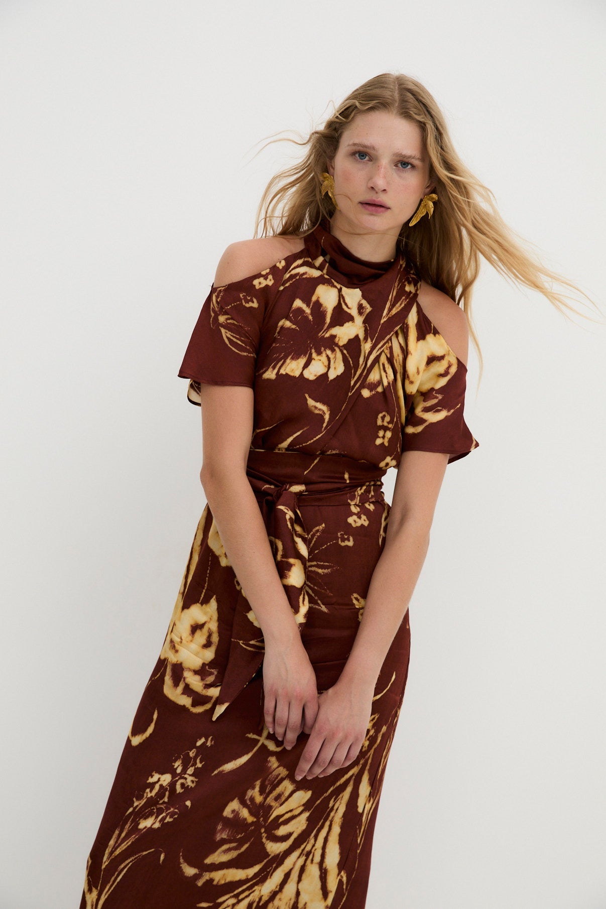 BROWN POSITIONAL SHOULDER DRESS