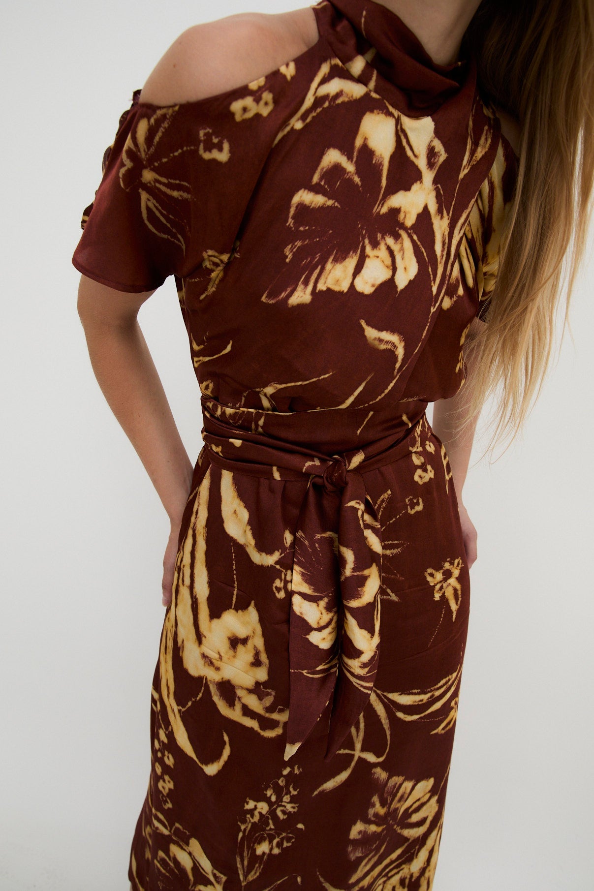 BROWN POSITIONAL SHOULDER DRESS