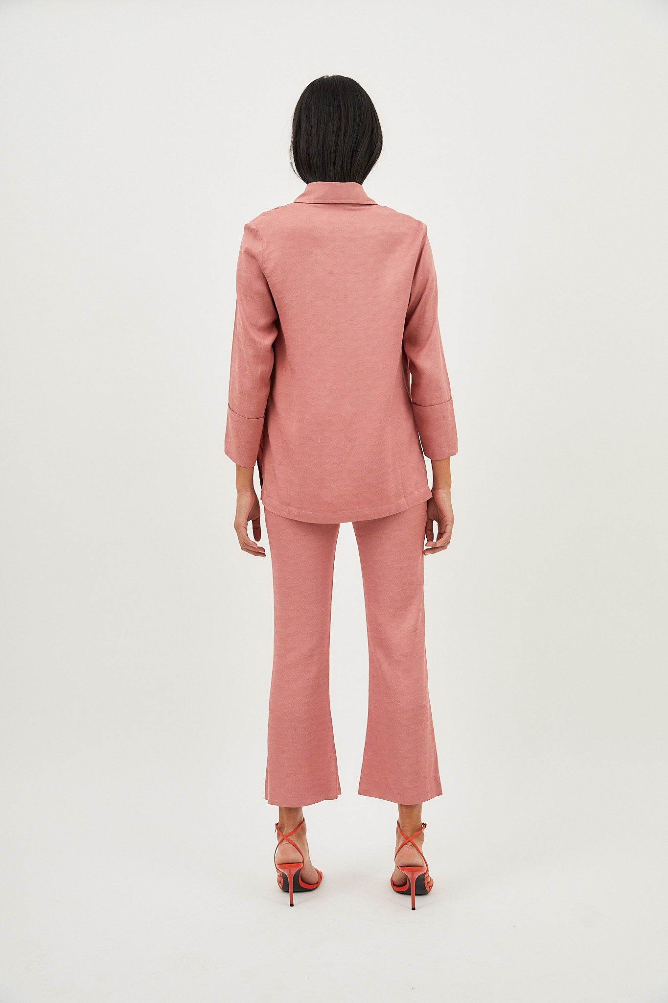 TOTAL IRREGULAR BUTTONS LOOK