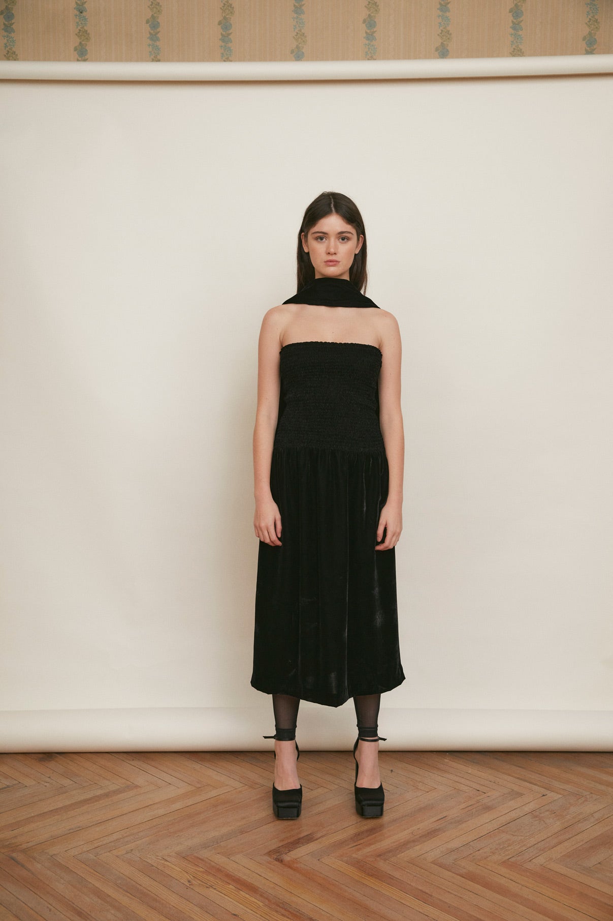 BLACK VELVET RUBBABLE DRESS