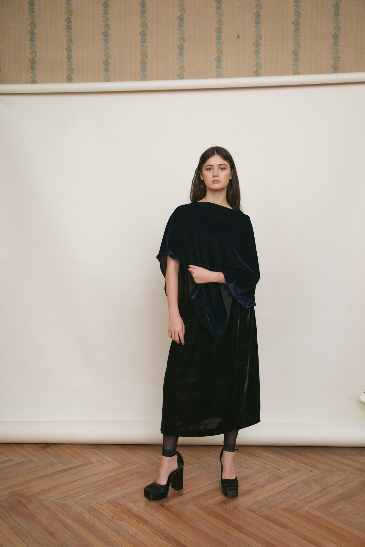 BLACK VELVET RUBBABLE DRESS