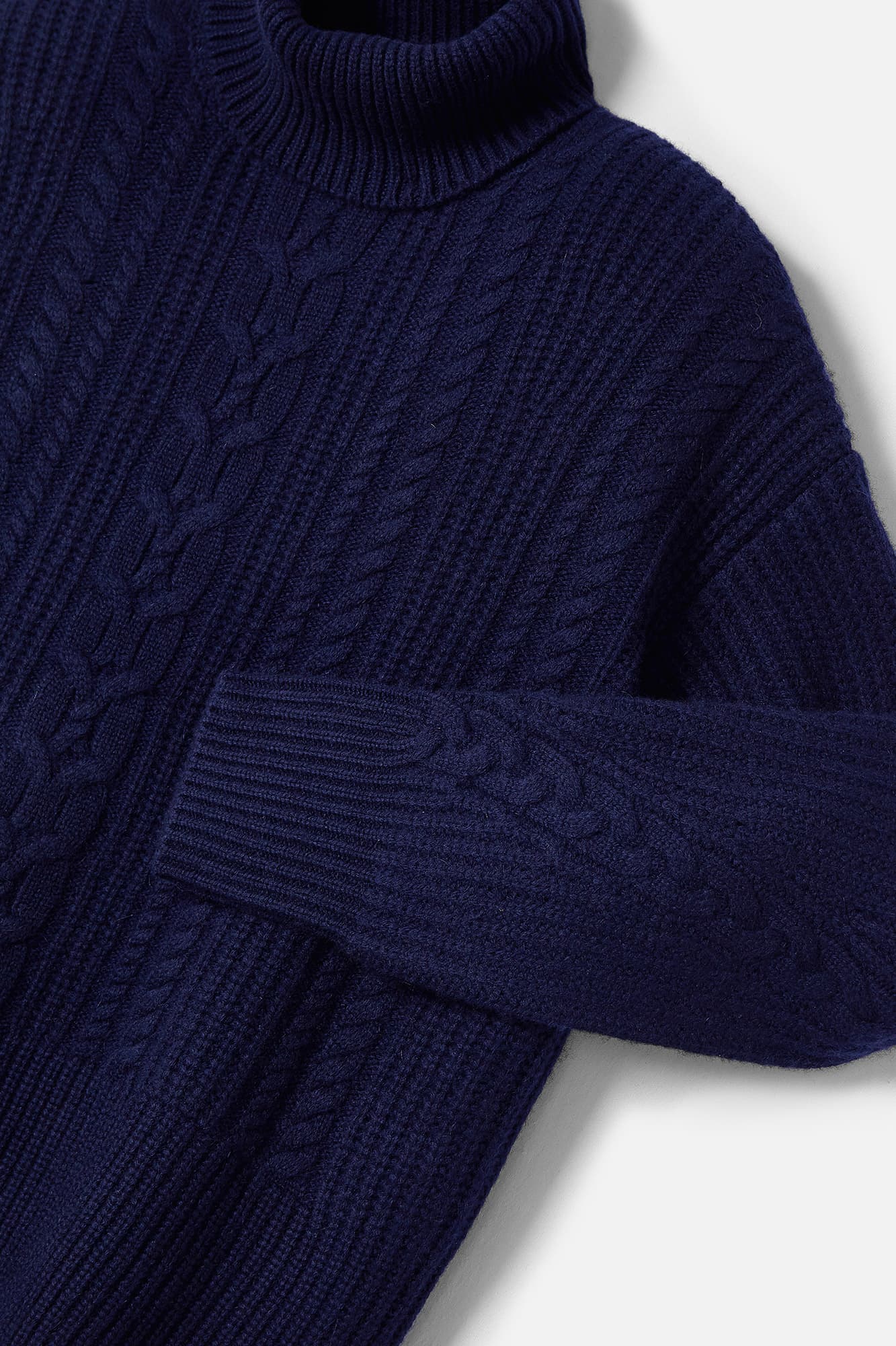 NAVY BLUE STITCH EIGHTS SWEATER