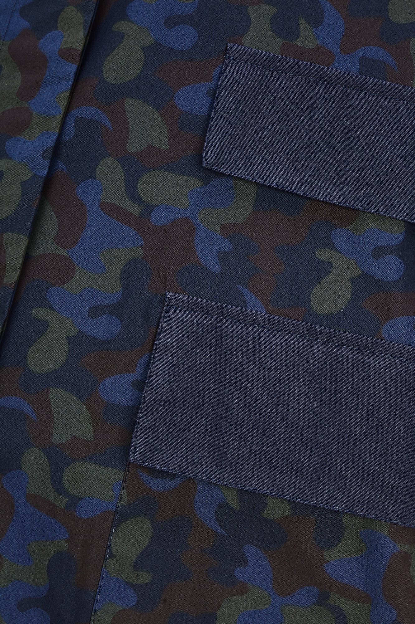 TRENCH COAT OVER CAMOUFLAGE