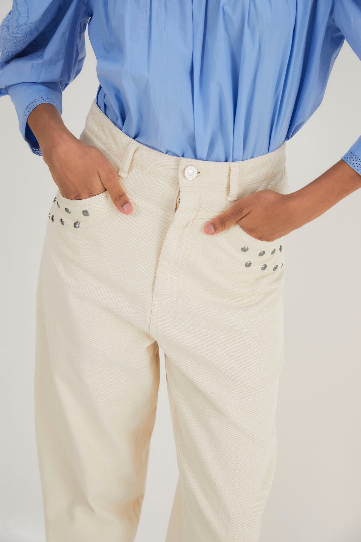 LUCCI STUDDED JEANS ECRU