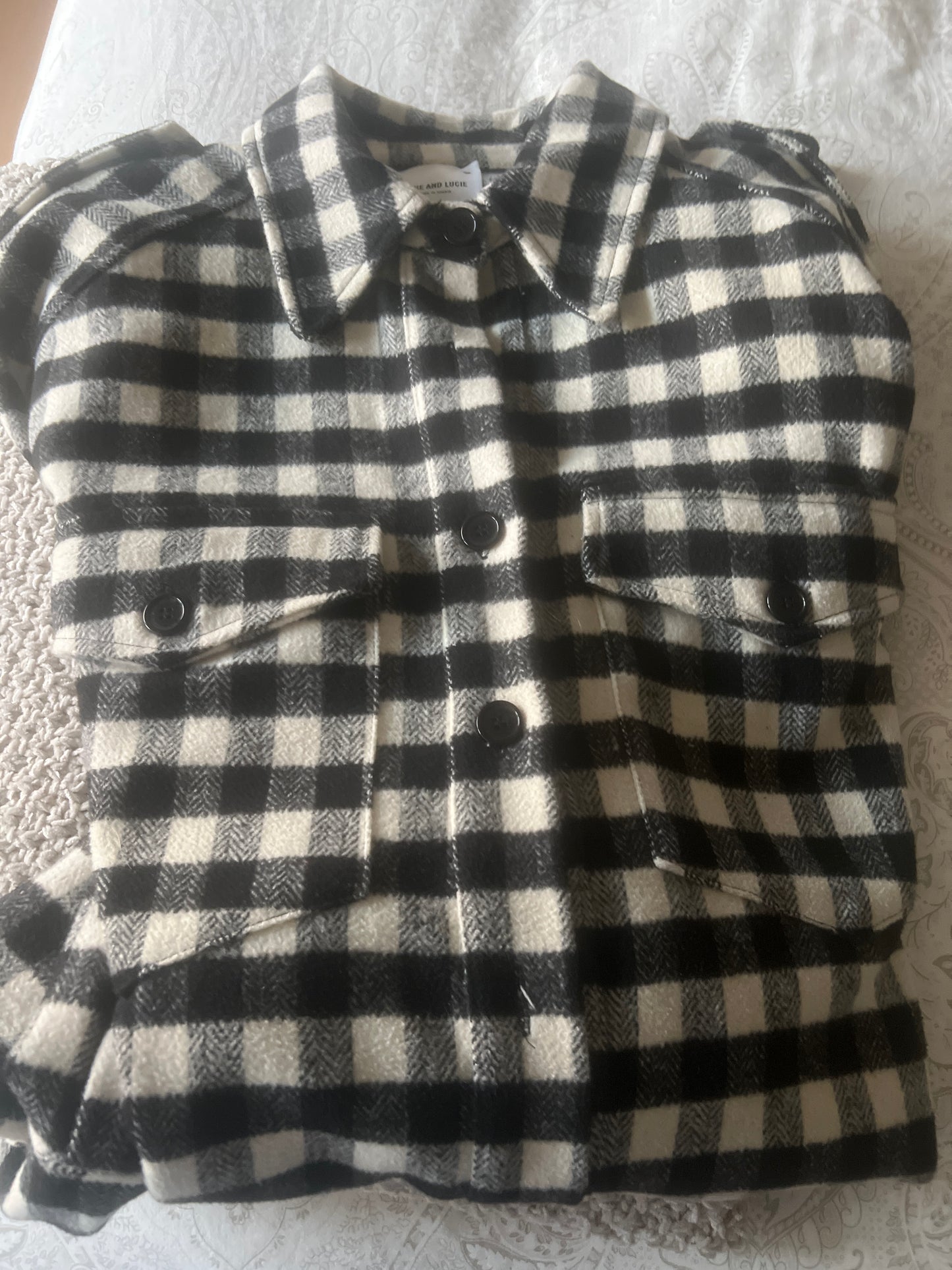 Abrigo cuadros blanco y negro