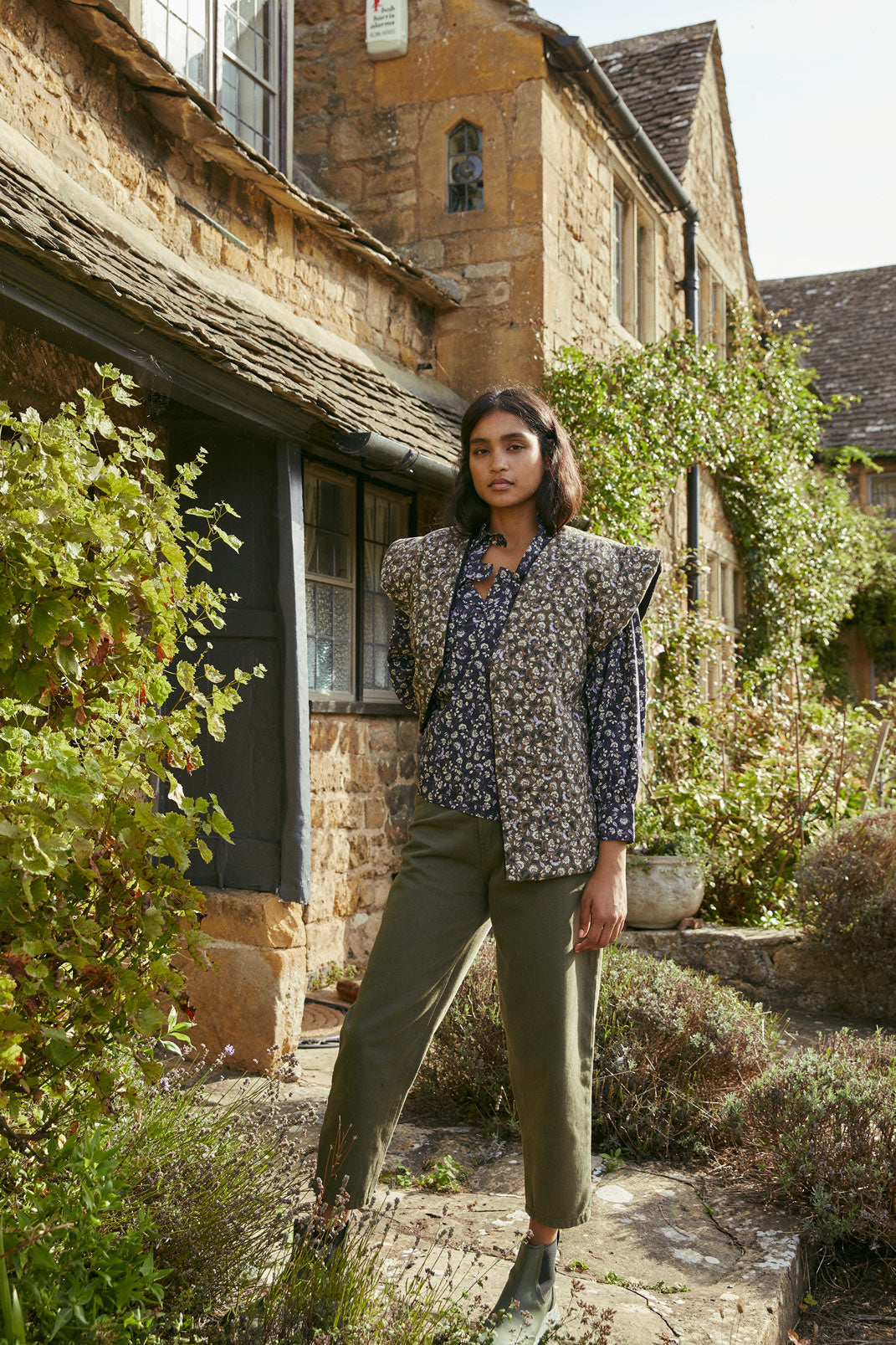 CAROL KHAKI FLOWER VEST