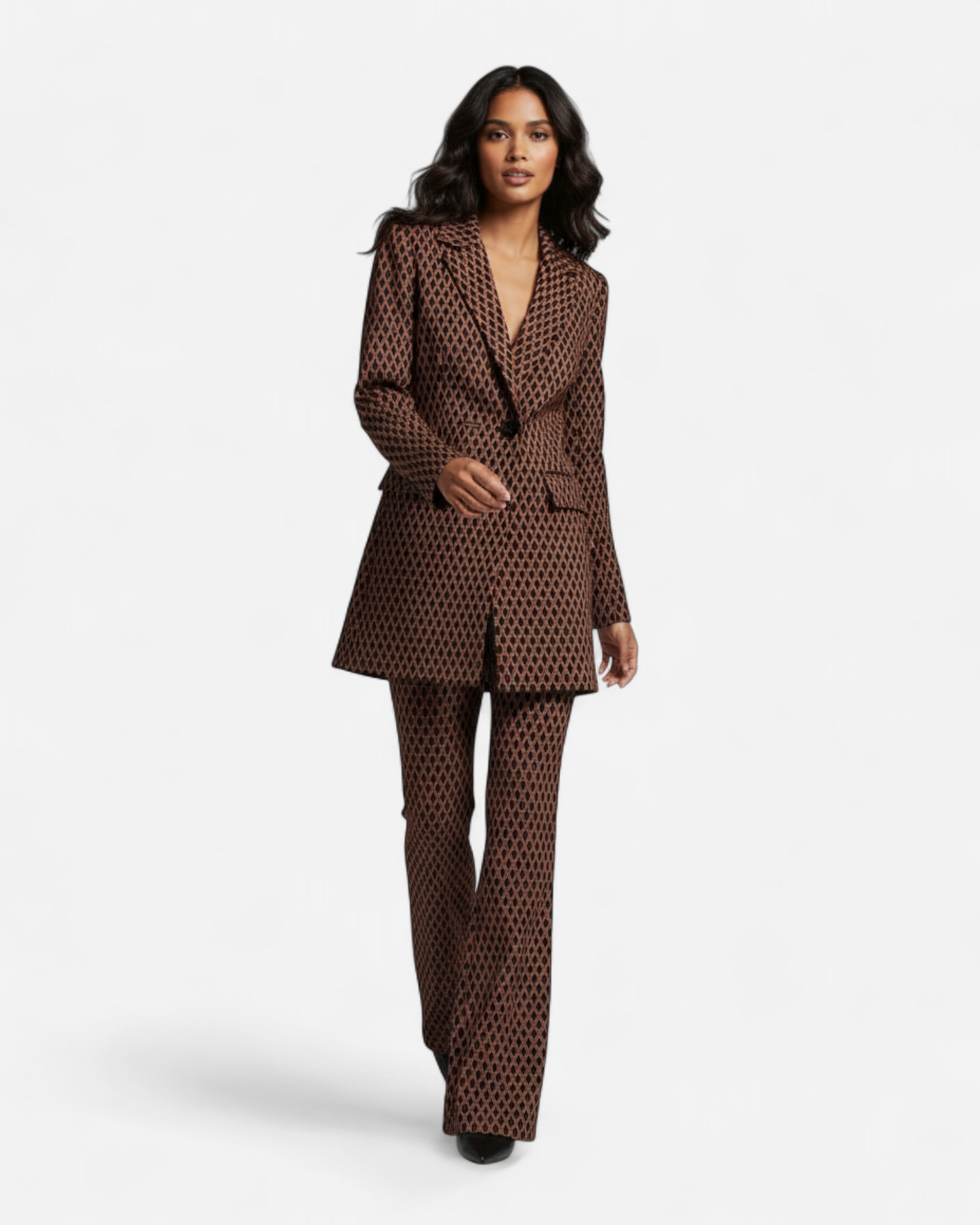 Traje estampado geométrico