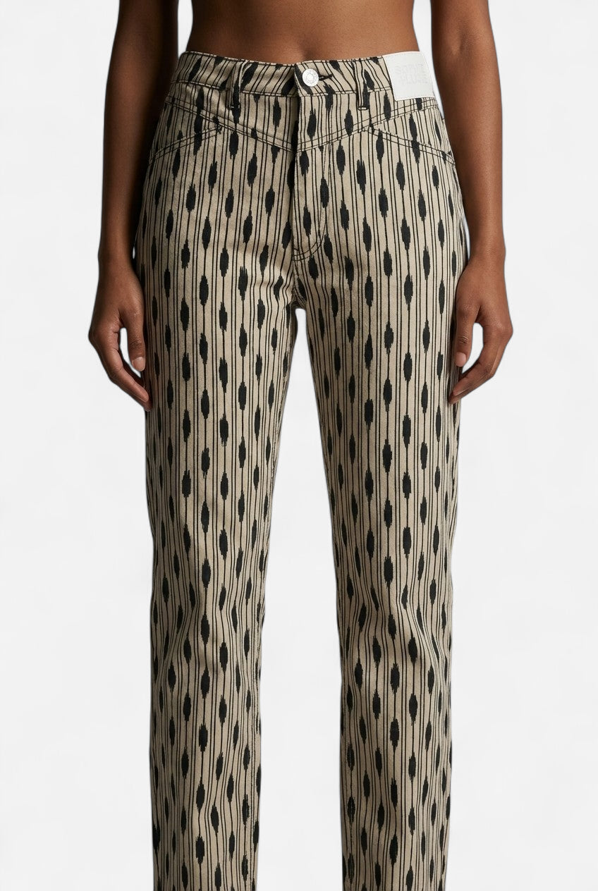 jean tobillerro blanco con motivos azul marino talla 36 puesto 2 horas