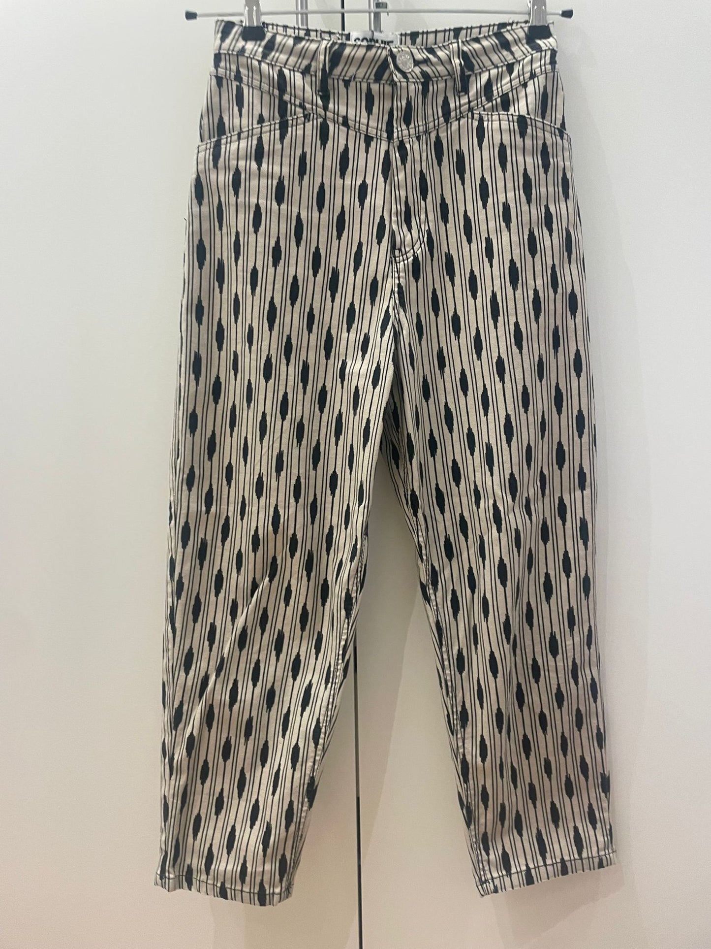 jean tobillerro blanco con motivos azul marino talla 36 puesto 2 horas