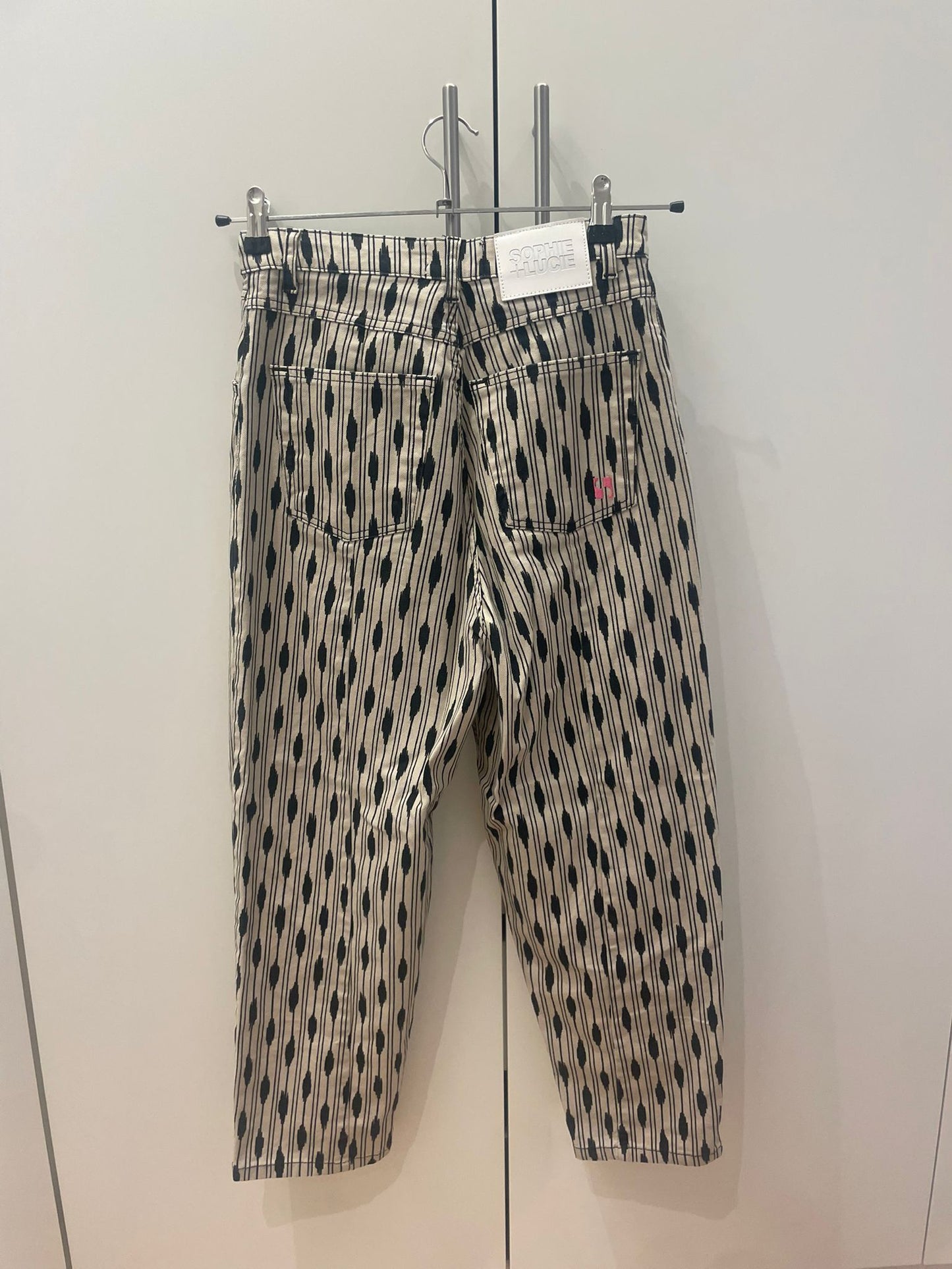 jean tobillerro blanco con motivos azul marino talla 36 puesto 2 horas