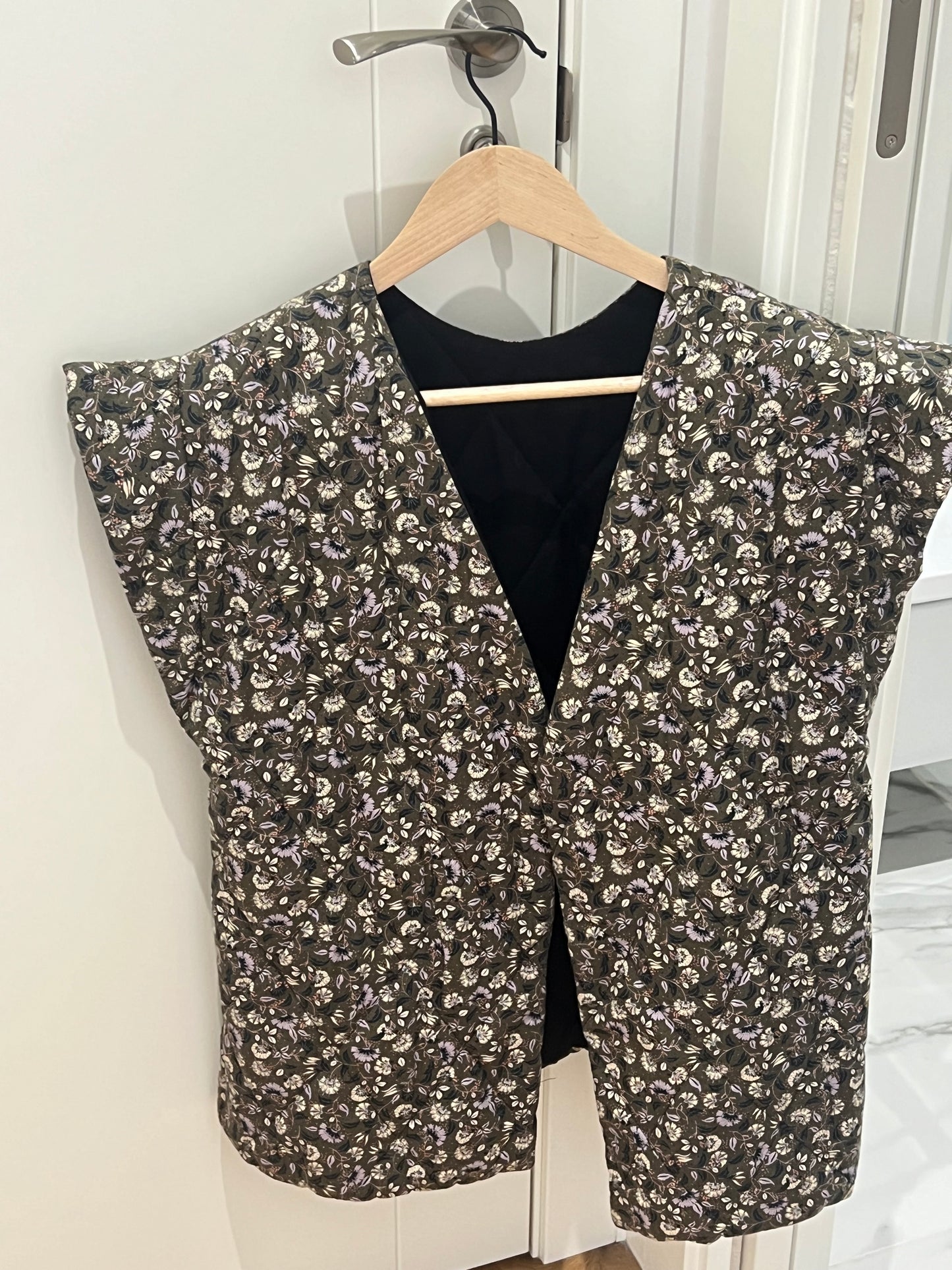 CAROL KHAKI FLORAL VEST