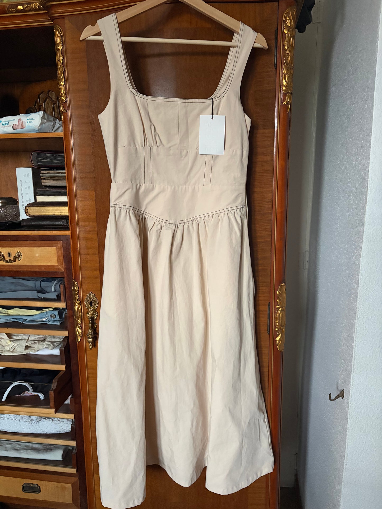 Vestido beige nuevo sin estrenar