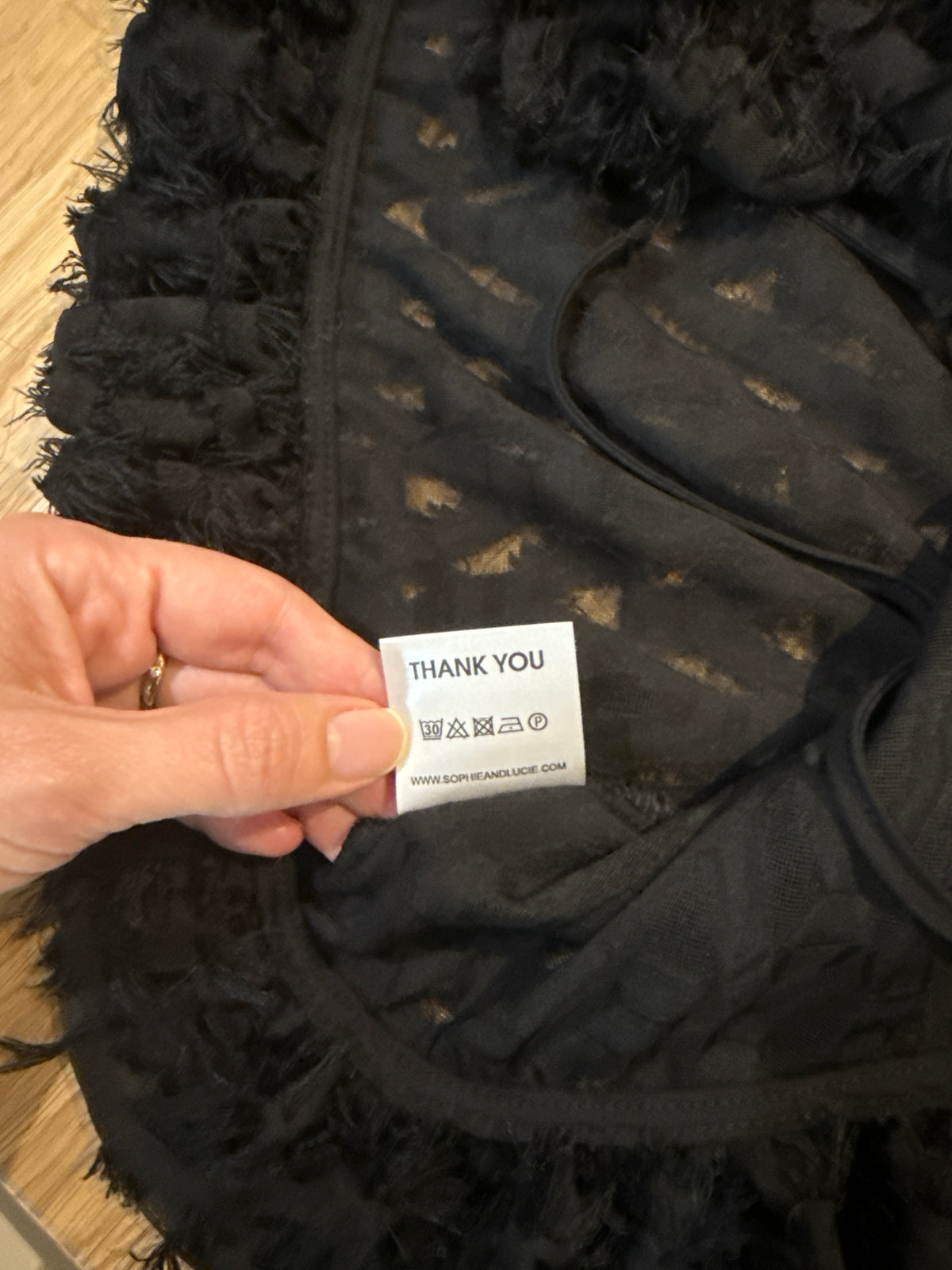 TOP CAROL FLECO NEGRO