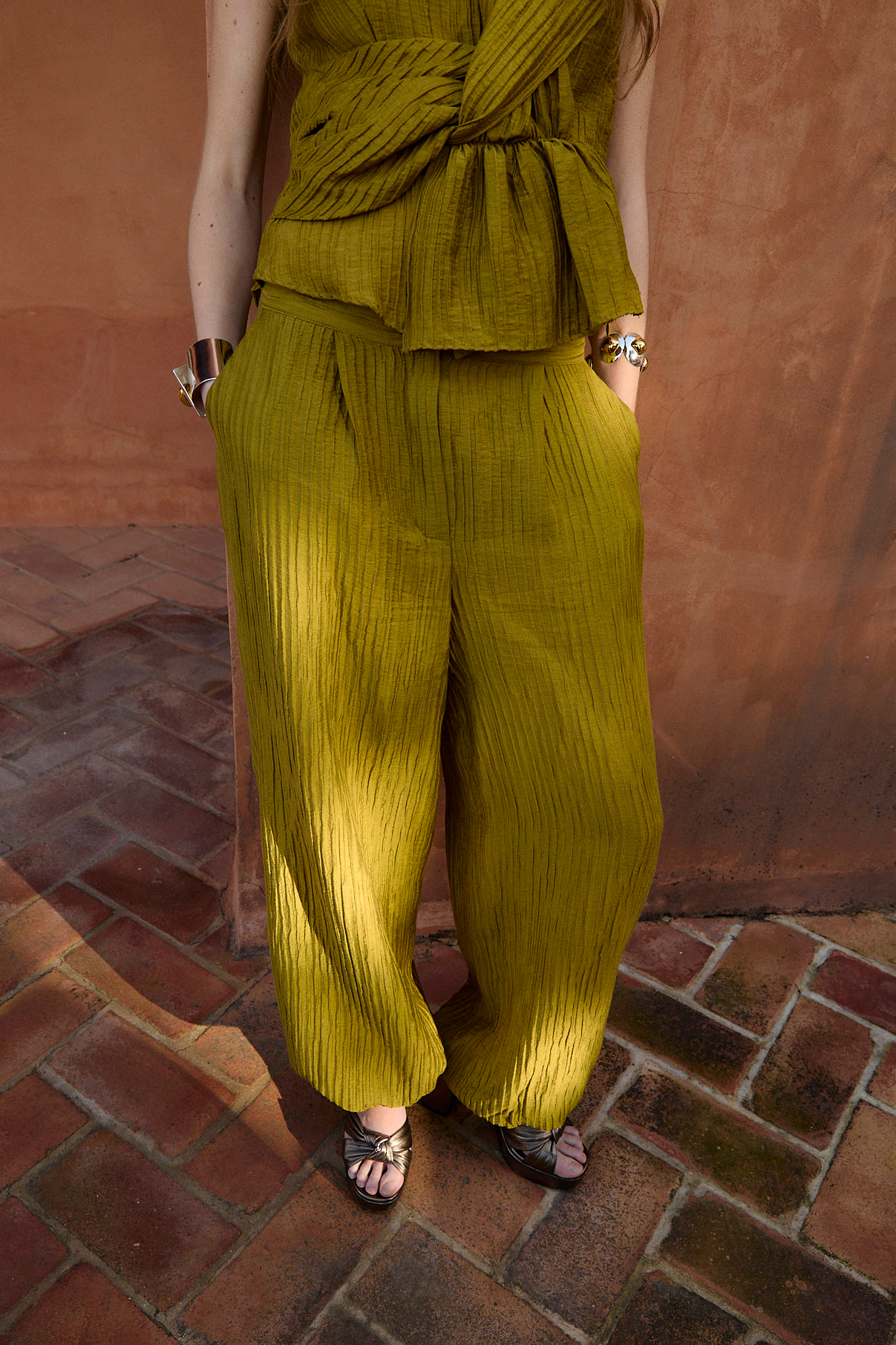 TOTAL LOOK LINDA ARRUGUILLA OLIVE