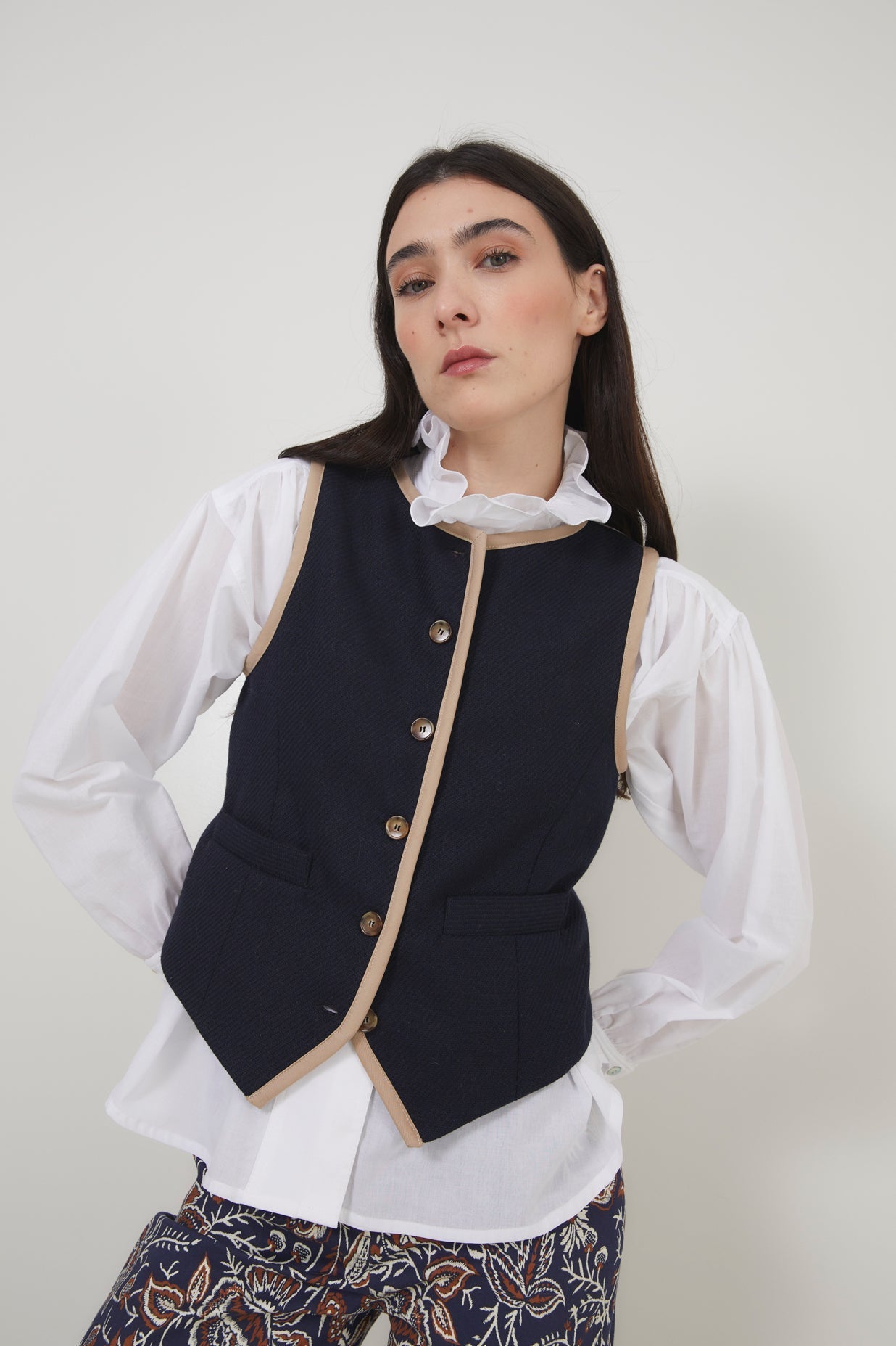 NAVY DIAGONAL RIVET VEST