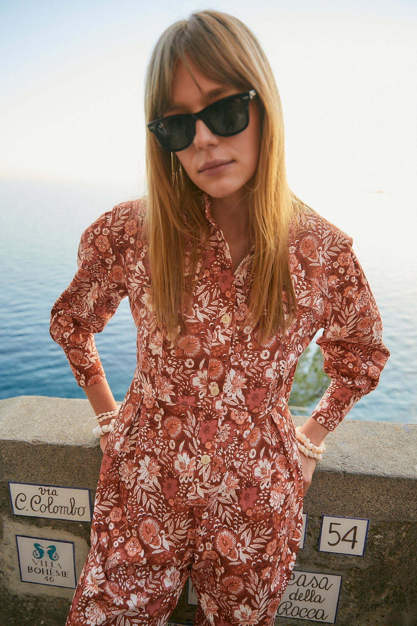 BALI FLOWER CABURG MONKEY