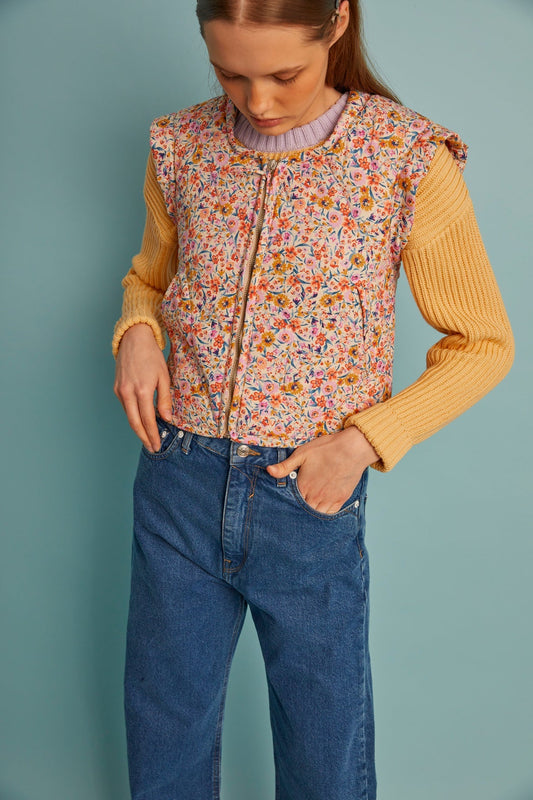 SHORT ECRU FLOWER VEST