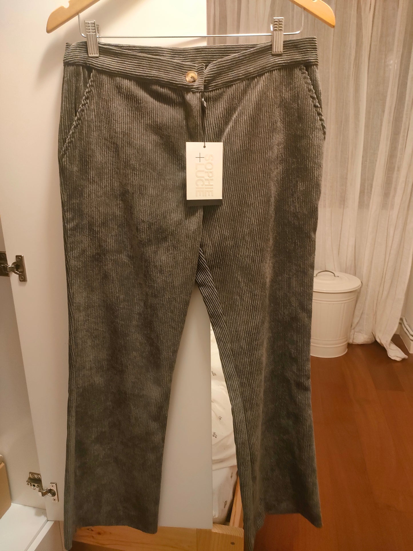 Pantalón pana sin estrenar con etiquetas