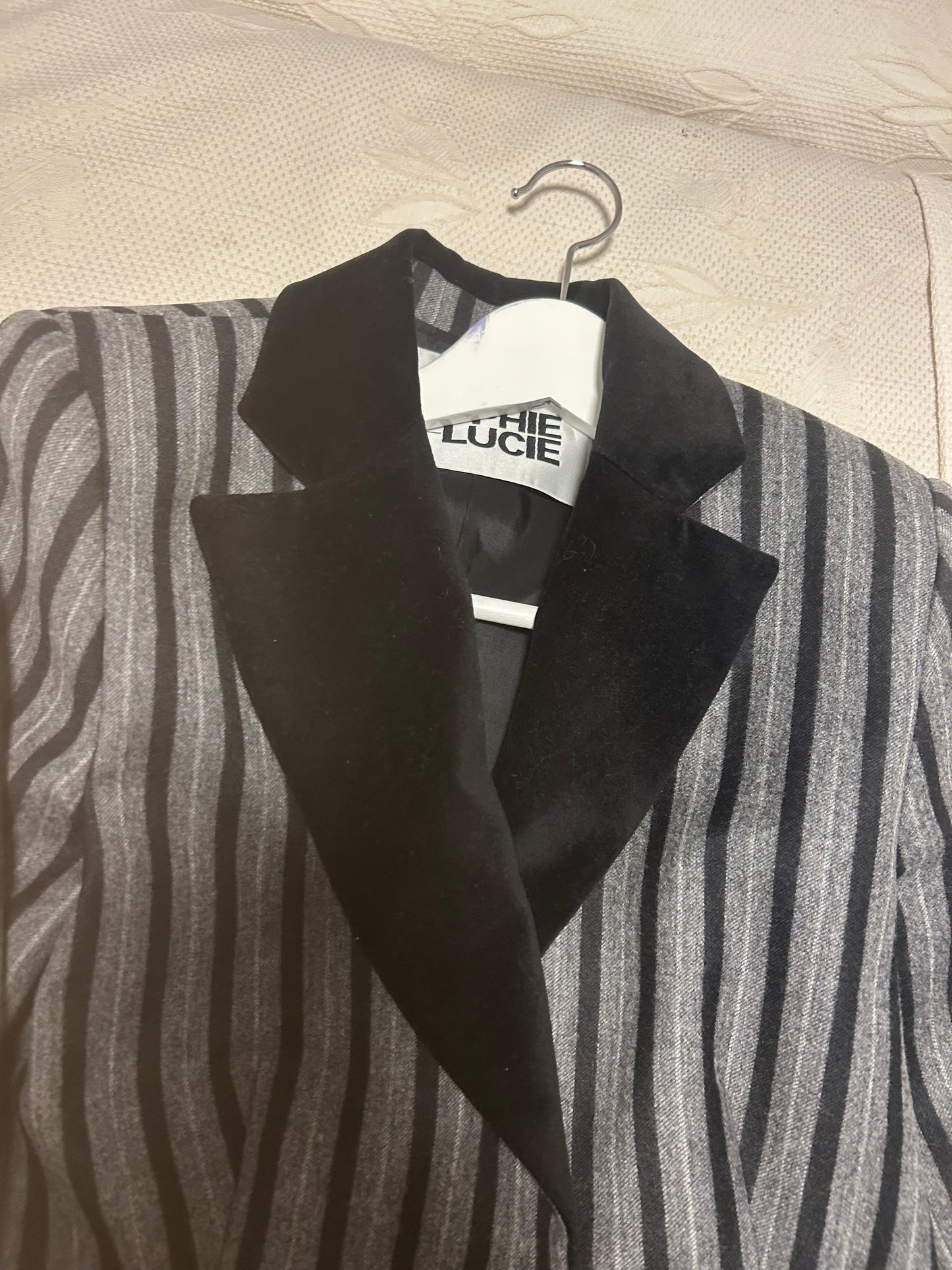 Blazer Ana raya gris