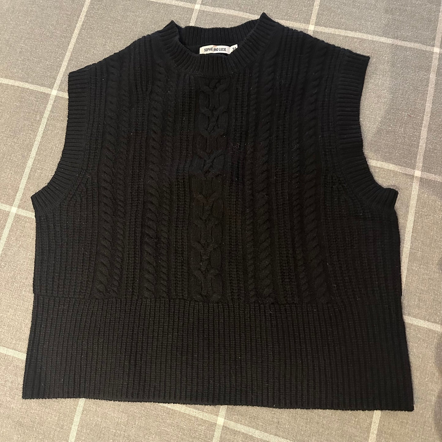 BLACK CASHMERE CABLE KNIT VEST