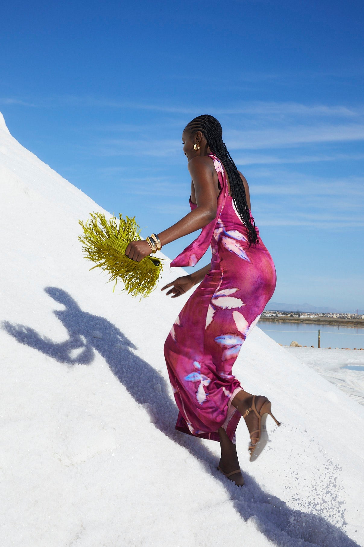 VESTIDO HALTER SATÉN FLOR