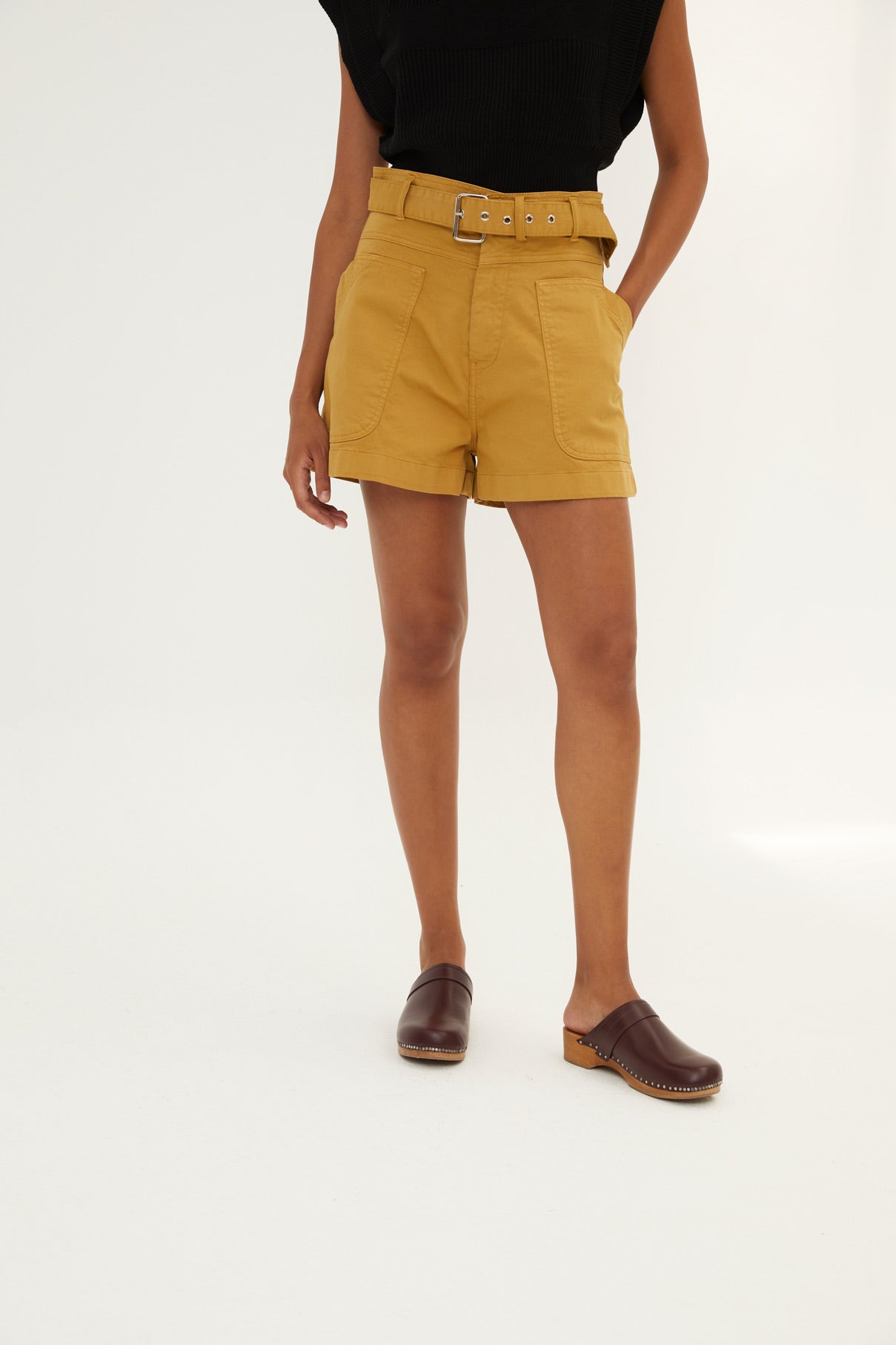 SHORT LUCIA SARGA OCRE