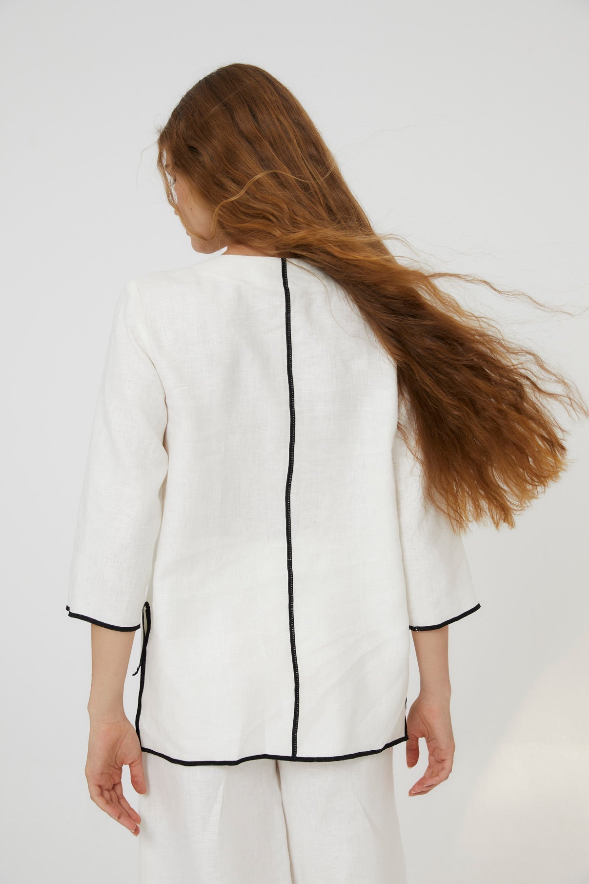 TOTAL LOOK SCALLOPED WHITE THREAD