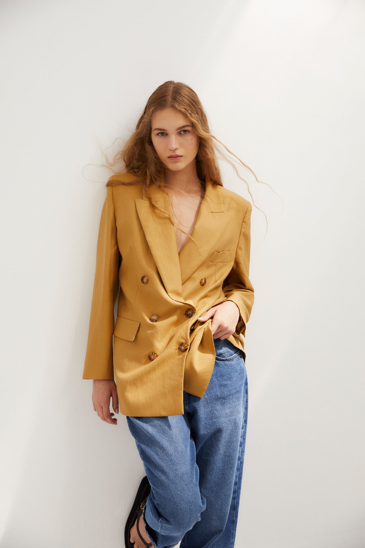 CHAQUETA EMILY LINO OCRE