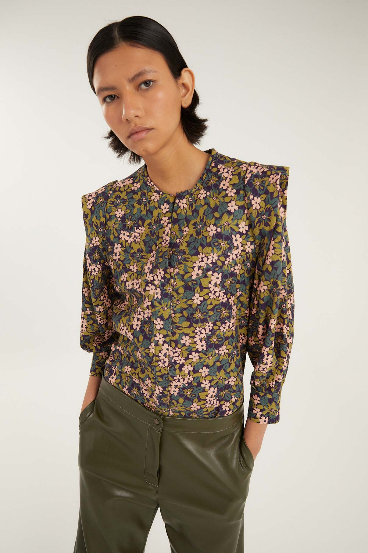 BLUSA FOLK FLOR TRI ESTAMPADO