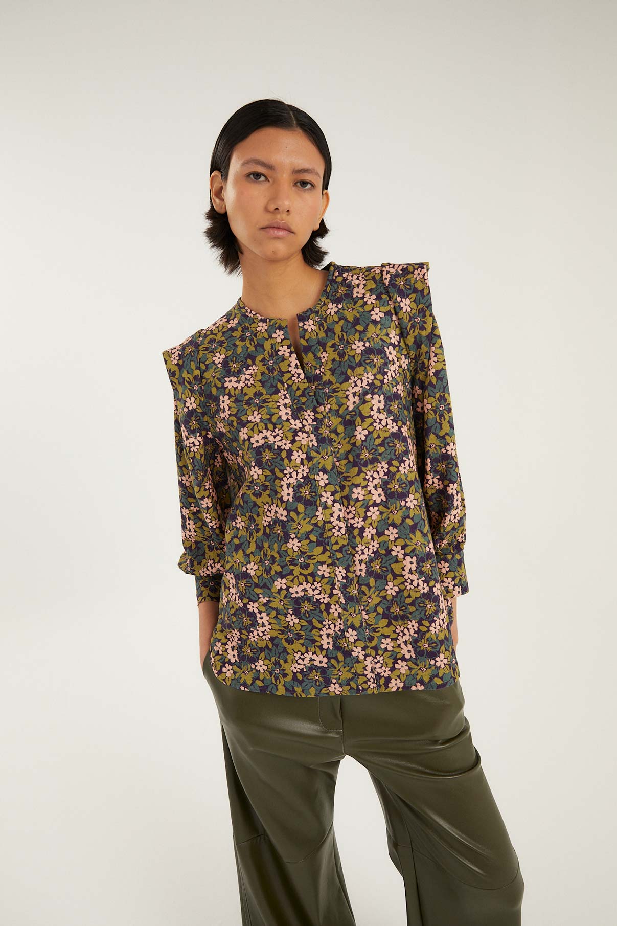 BLUSA FOLK FLOR TRI ESTAMPADO