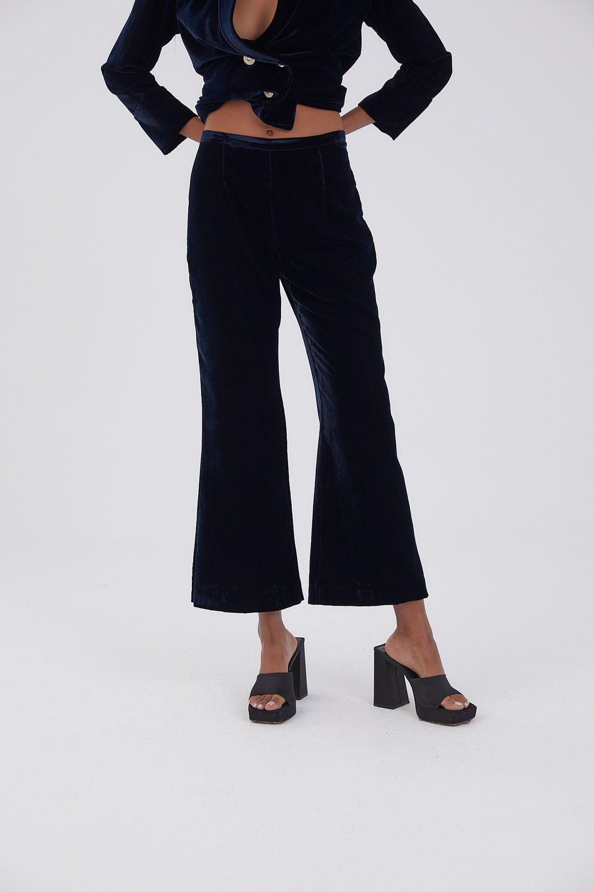 PANTALÓN CROP VELVET MARINO