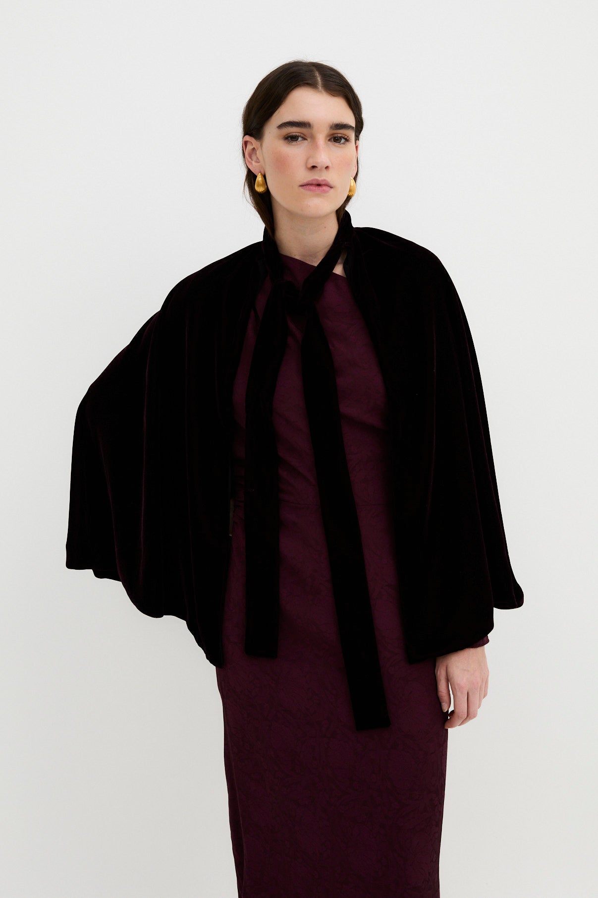 WINE VELVET BOWED CAPE