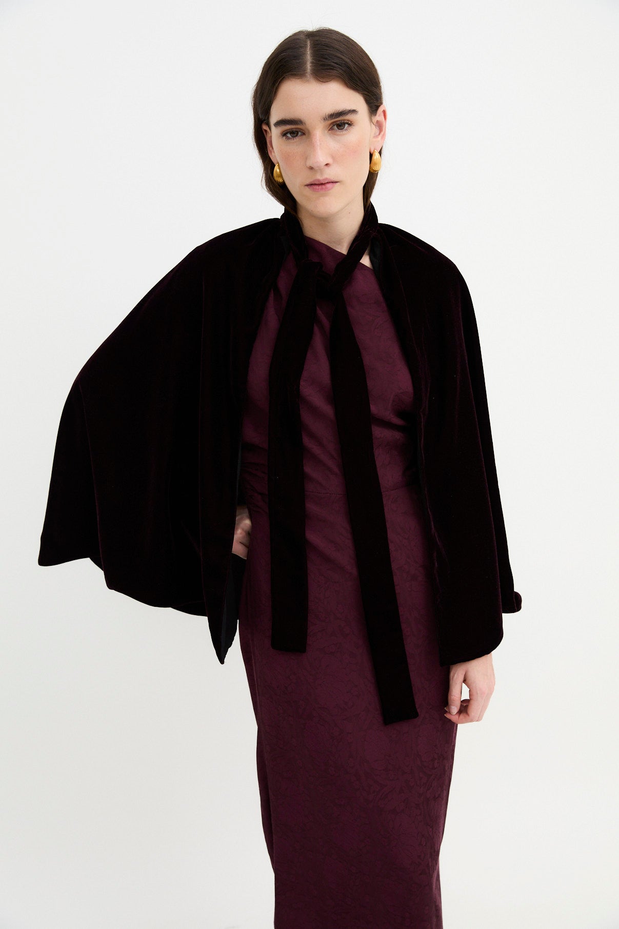 WINE VELVET BOWED CAPE