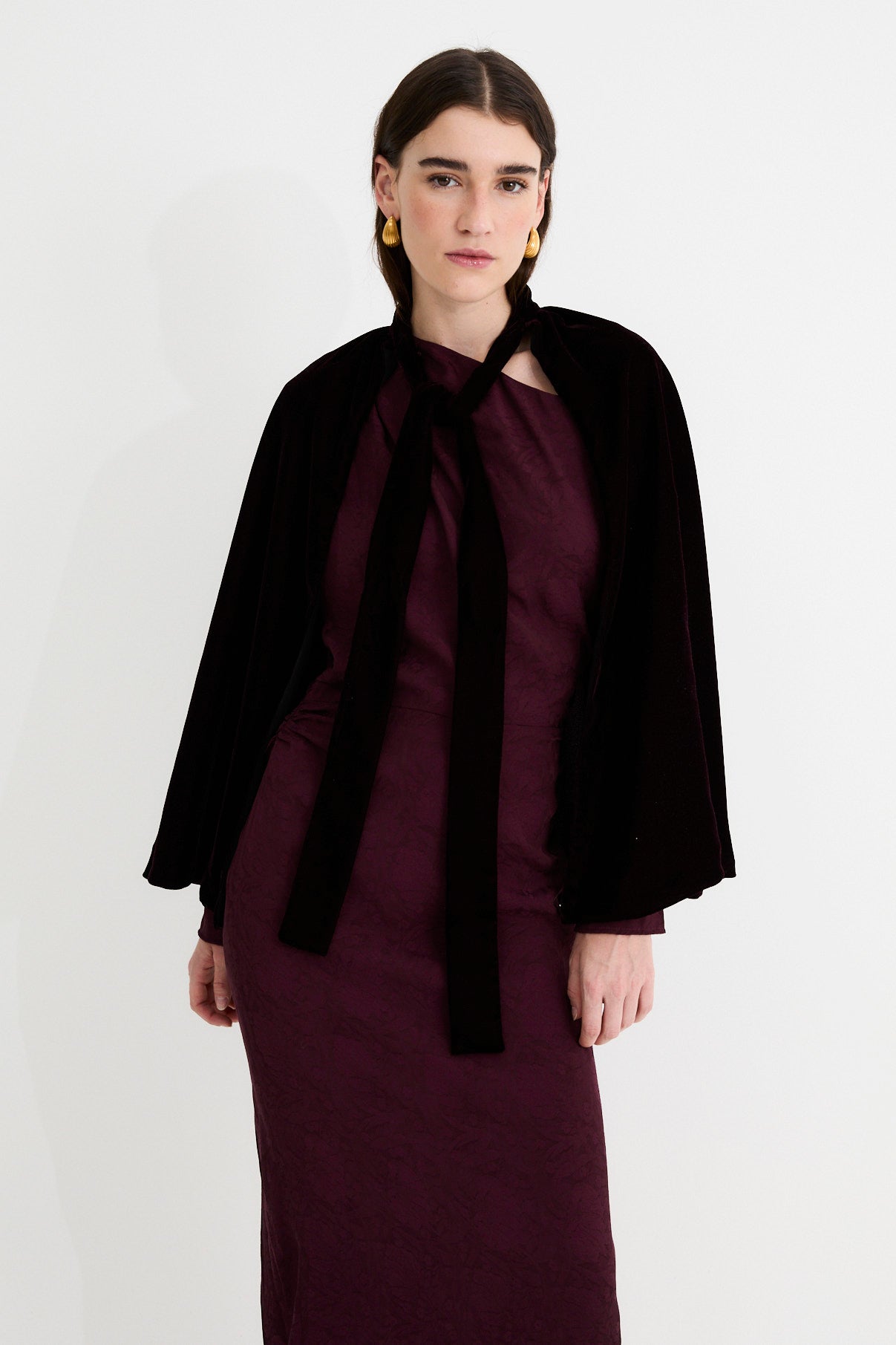 WINE VELVET BOWED CAPE