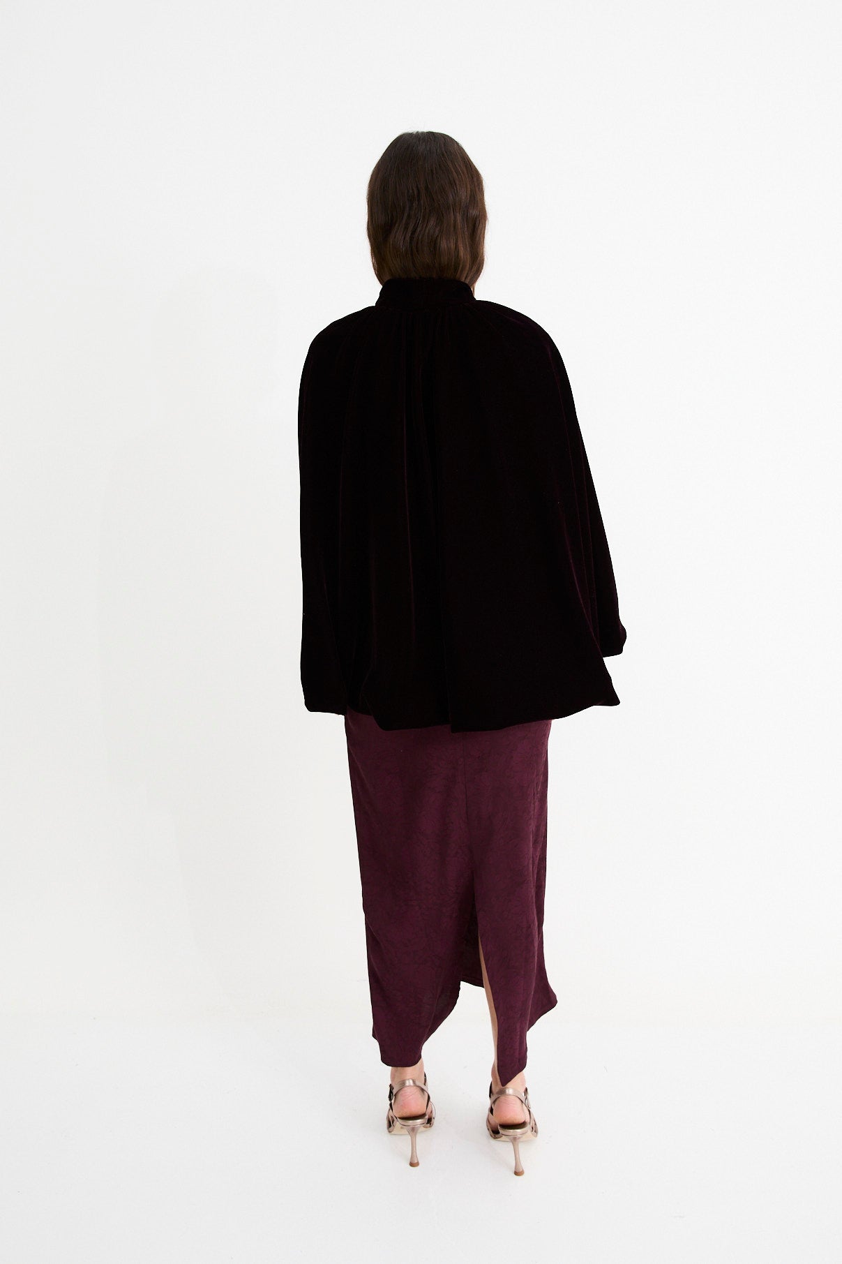 WINE VELVET BOWED CAPE