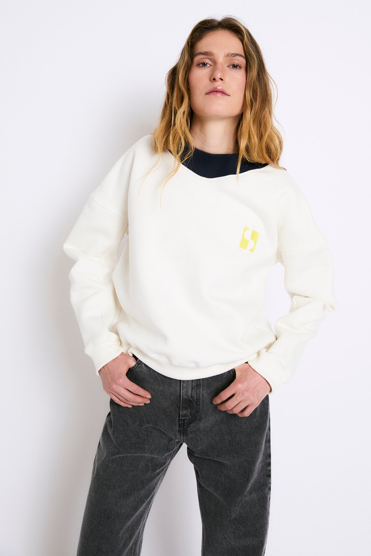BUDYBI CRUDE SWEATSHIRT