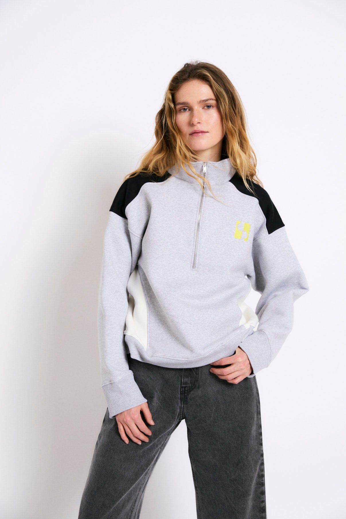 SPORTY GREY FLEECE SWEATSHIRT